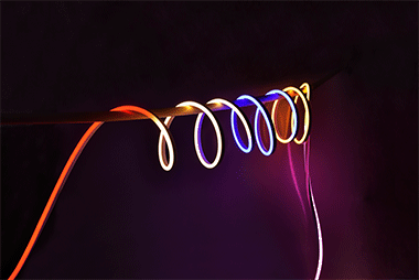led燈帶廠家是一種電路結構，由3個串聯和并聯的LED組成